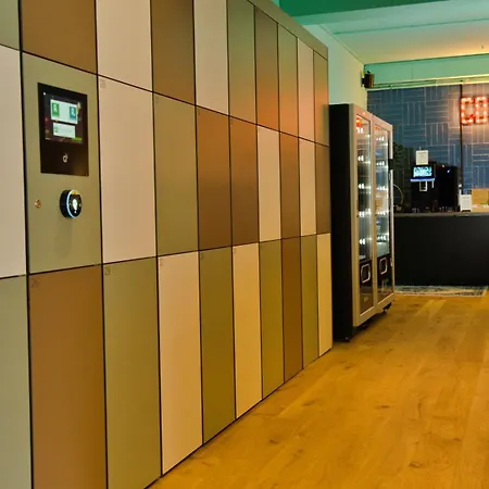 Capsulehotel De Lola Podshotel *