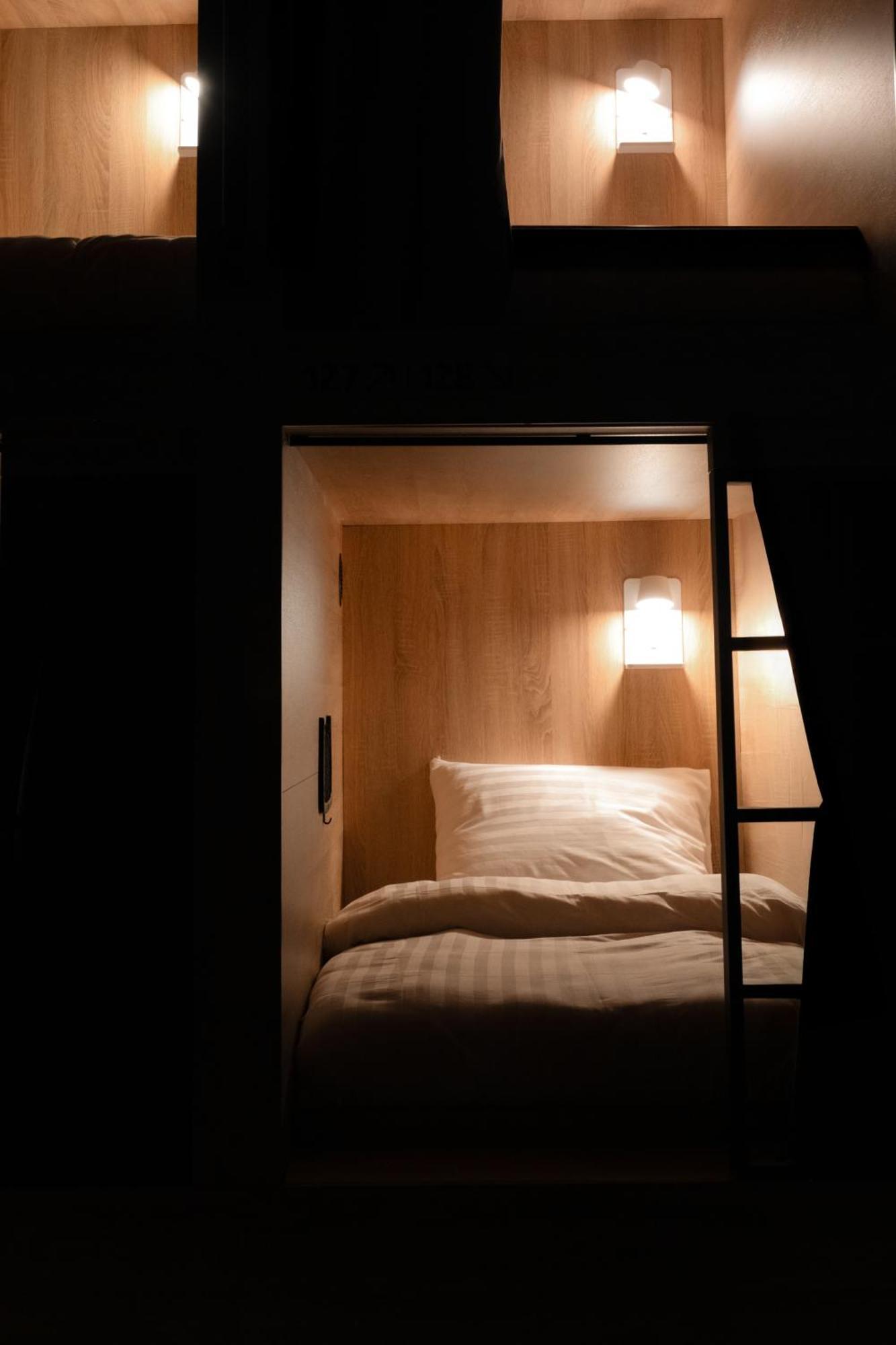 Kapselhotel De Lola Podshotel *