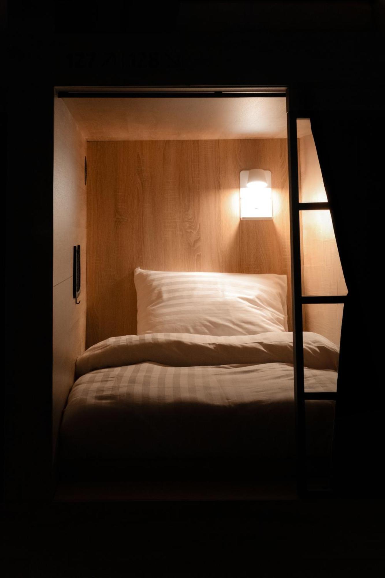 De Lola Podshotel Kapselhotel *